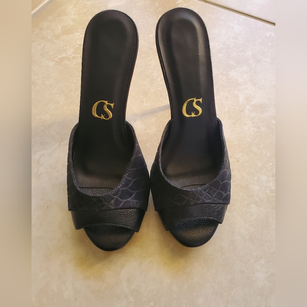 Elegant Black Peep Toe Mules Heels with Textured Design Size 5.5